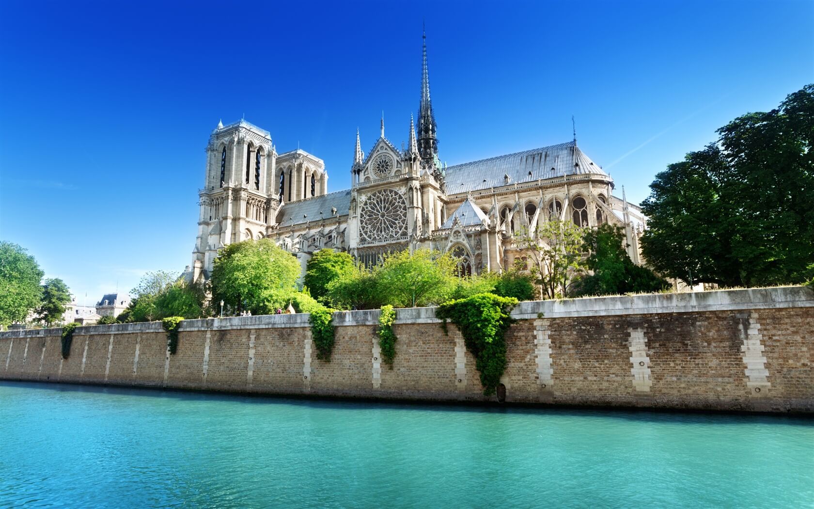 Cheap flights to Paris De Gaulle