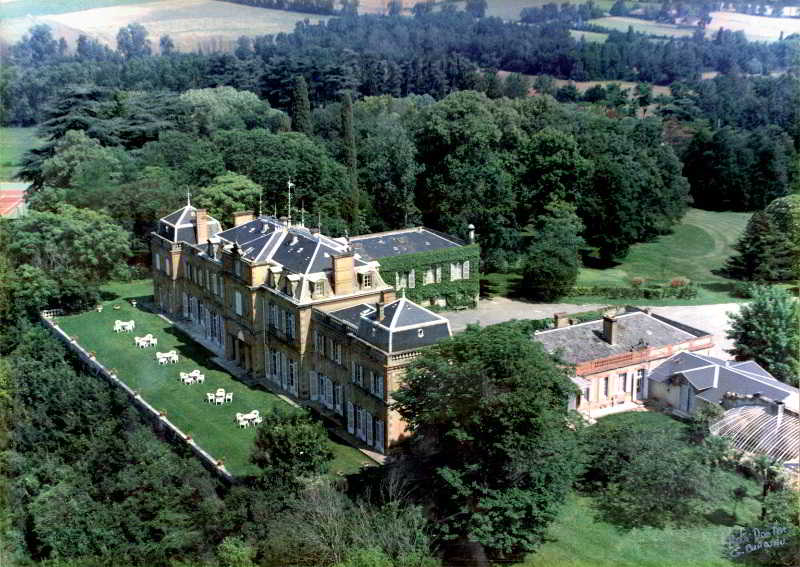 Chateau De Larroque