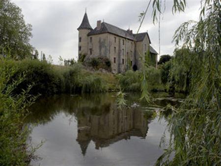 Chateaux De Bessonies