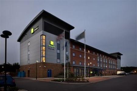 Holiday Inn Express M40 Jct 11