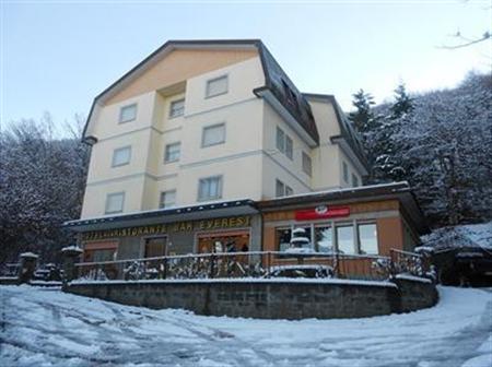 Everest Hotel