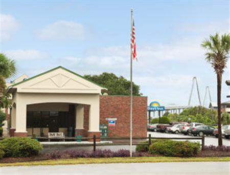 Days Inn Charleston Patriots Point