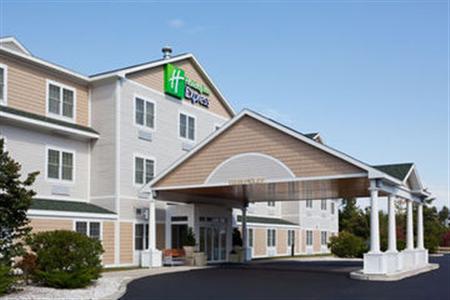 Holiday Inn Express & Suites Brunswick Area