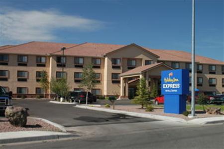 Holiday Inn Express Hotel & Suites