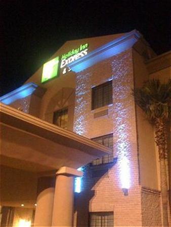 Holiday Inn Express Hotel & Suites