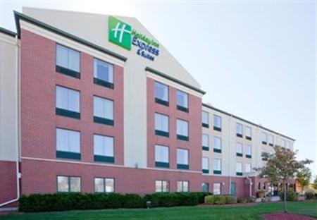 Holiday Inn Express Hotel & Suites Milwaukee-New Berlin