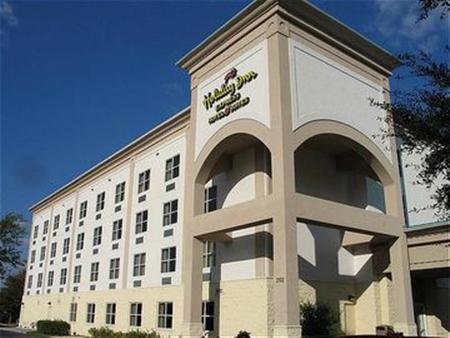 Holiday Inn Express & Suites