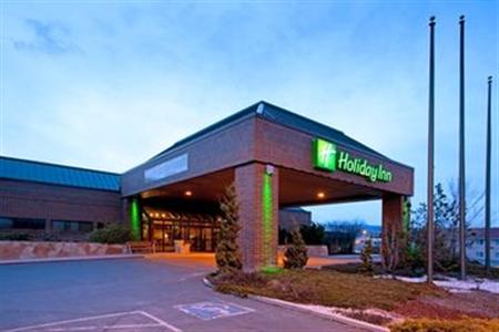 Holiday Inn & Suites