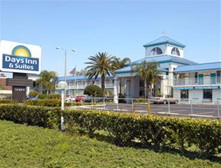 Days Inn And Suites