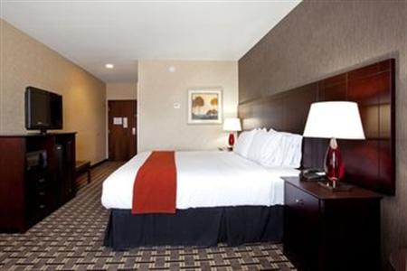 Holiday Inn Express Hotel & Suites