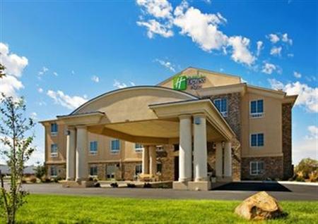 Holiday Inn Express Hotel & Suites