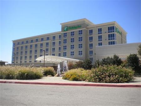 Holiday Inn I-35