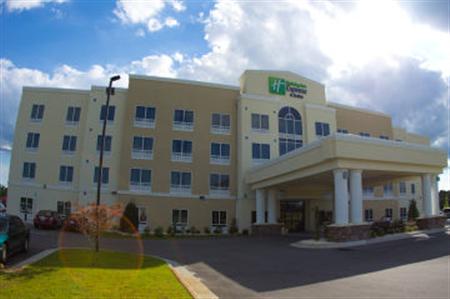 Holiday Inn Express Suites New Bern