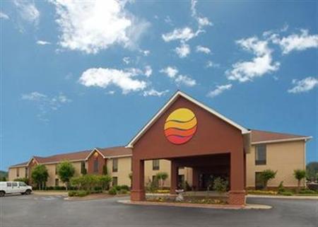 Econo Lodge Inn & Suites