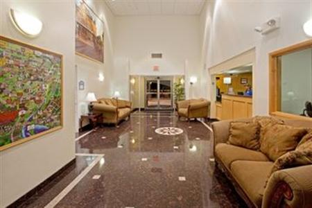 Holiday Inn Express & Suites