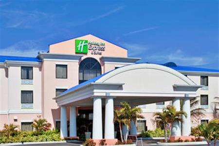 Holiday Inn Express & Suites Lake Okeechobee