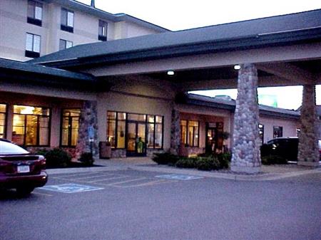 Holiday Inn & Suites