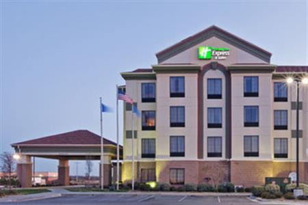 Holiday Inn Express & Suites I-40