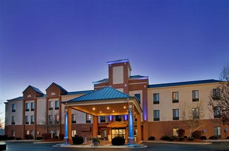 Holiday Inn Express & Suites Lansing-Leavenworth