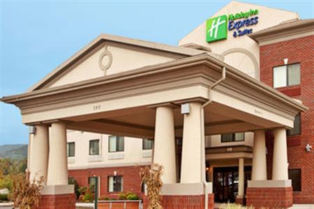 Holiday Inn Express & Suites Claypool Hill Richlands Area