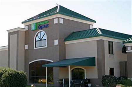 Holiday Inn Express & Suites Fayetteville Nw