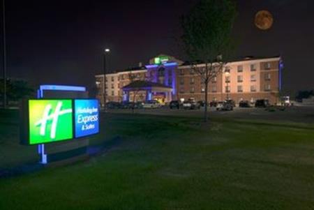 Holiday Inn Express & Suites Detroit North