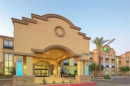 Holiday Inn Express & Suites