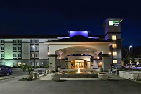 Holiday Inn Express & Suites Tacoma South