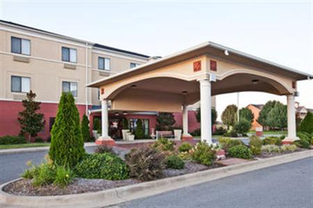 Holiday Inn Express & Suites I-40 Exit 175