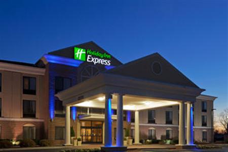 Holiday Inn Express & Suites Bloomington North