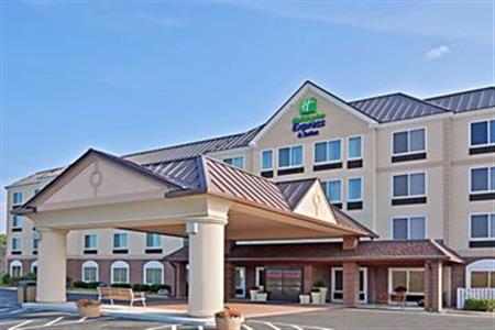 Holiday Inn Express & Suites Newark-Heath