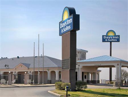 Days Inn & Suites