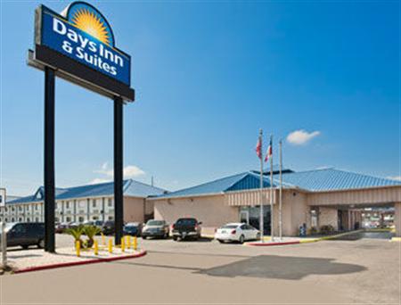 Days Inn & Suites