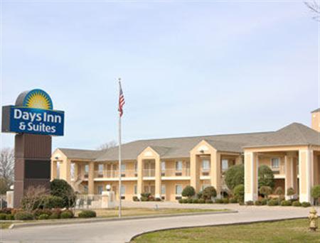 Days Inn & Suites