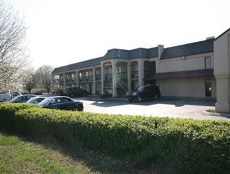 Econo Lodge Inn & Suites