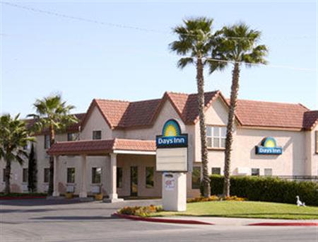 Econo Lodge Inn & Suites