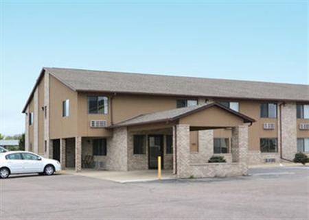 Econo Lodge Inn & Suites