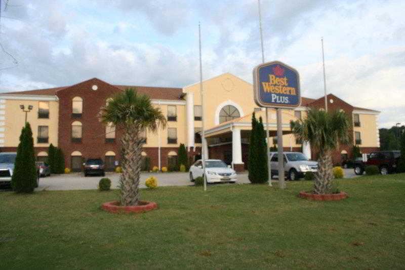 Best Western Plus Bass Hotel & Suites