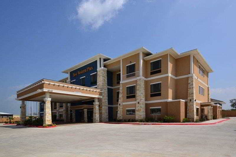 Best Western Plus Lytle Inn & Suites