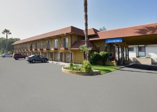 Rodeway Inn & Suites