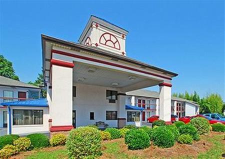 Econo Lodge  Inn & Suites