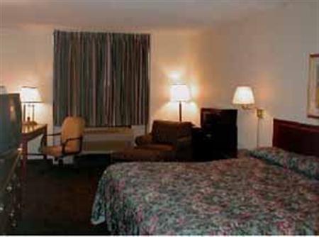 Econo Lodge Inn & Suites