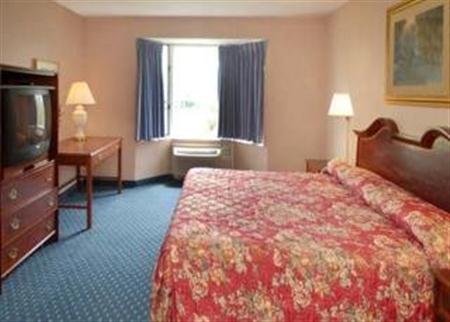 Econo Lodge Inn & Suites Shelburne