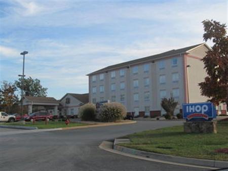 Bw Plus Crossroads Inn & Suites