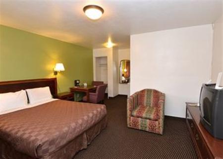 Rodeway Inn & Suites