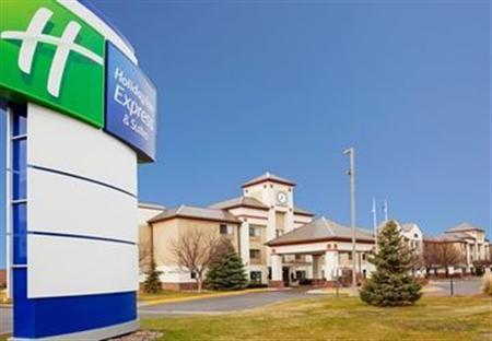 Holiday Inn Express & Suites Minneapolis (Golden Valley)