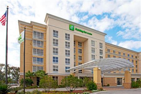 Holiday Inn & Suites