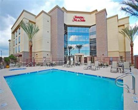 Hampton Inn & Suites